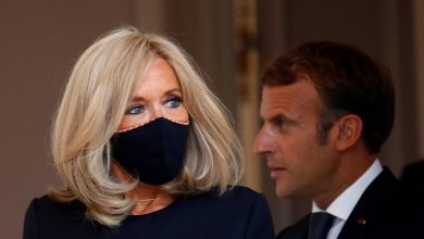 صورة الرئيس الفرنسي وزوجته يقدمان شكوى ضد مصور مشاهير بتهمة انتهاك الخصوصية