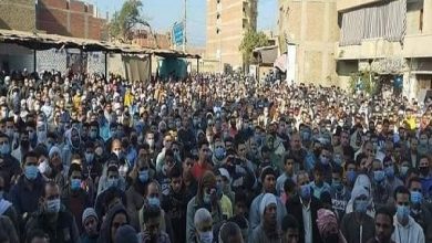 صورة بالصور.. حشود هائلة من المواطنين شيعت الشهيد المصري بالسعودية إلى مثواه الأخير