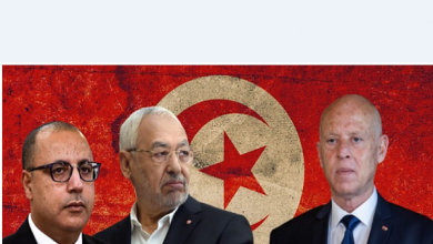 صورة انقسام التونسيين بين مؤيد ومعارض لقرارات الرئيس.. والأزمة ما زالت مستمرة !!