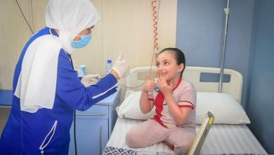 صورة تماثل الطفلة الفلسطينية «بيان» للشفاء من مرض البثرية الصديدية النادر
