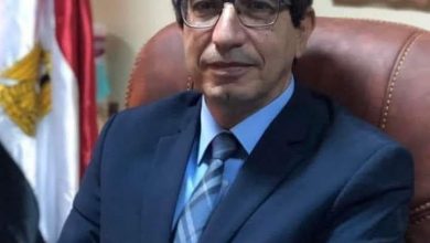 صورة المحافظ يهنئ الدكتور ياسر حتاتة بعد تعيينه رئيسا لجامعة الفيوم 