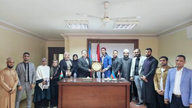 صورة اتحاد الطلاب العرب يكرم د. سيمور نصيروف رئيس الجالية الأذربيجانية