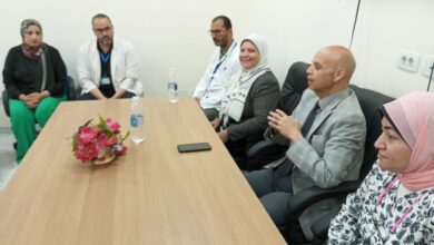 صورة مسعود ومديرة المستشفيات يجتمعان بمستشفى الصدر لاعتمادها ضمن التأمين الصحي 