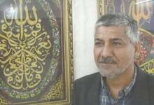 صورة الفنان سعد فلحي ومهارة فائقة في المزج بين جمالية الحروف العربية وروح الابتكار التشكيلي 