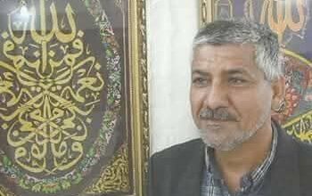 صورة الفنان سعد فلحي ومهارة فائقة في المزج بين جمالية الحروف العربية وروح الابتكار التشكيلي 