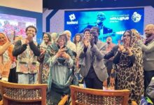 صورة القاهرة تودع «سلطان الجاز» بالدموع والزغاريد