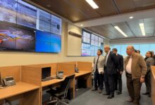 صورة وزير الطيران المدني يتفقد غرفة العمليات والأزمات بمطار القاهرة لمتابعة سير العمل والتشغيل