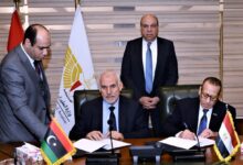 صورة وزير الطيران المدني يشهد توقيع مذكرة تفاهم بين سلطة الطيران المدني المصرية ومصلحة الطيران المدني الليبية 