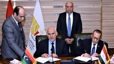 صورة وزير الطيران المدني يشهد توقيع مذكرة تفاهم بين سلطة الطيران المدني المصرية ومصلحة الطيران المدني الليبية 