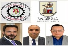 صورة رئيس جامعة القاهرة يستعرض تقريرا حول مساهمة كلية الهندسة في المشروعات القومية