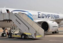 صورة مصر للطيران تحذر من استخدم الزي الرسمي لأطقم ركبها الطائر وتلوح بالاجراءات القانونية ضد أى عمل فنى مسىء