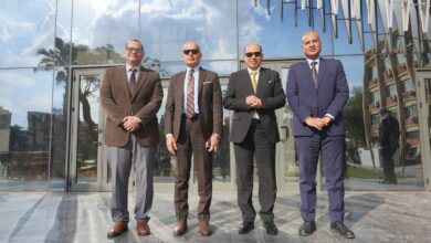 صورة جامعة عين شمس تستقبل رئيس جامعة المنصورة لتعزيز التعاون الأكاديمي المشترك